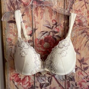 VICTORIA'S SECRET BRA SEXY PUSH UP BRA BRIDAL FLORAL EMBROIDERED 32D
